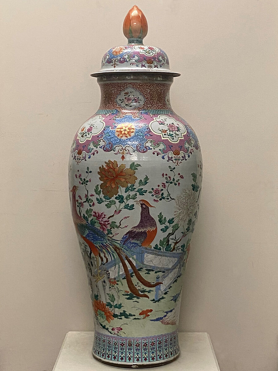 Large Vase with Cover and Design of Peacocks, Porcelain, China 