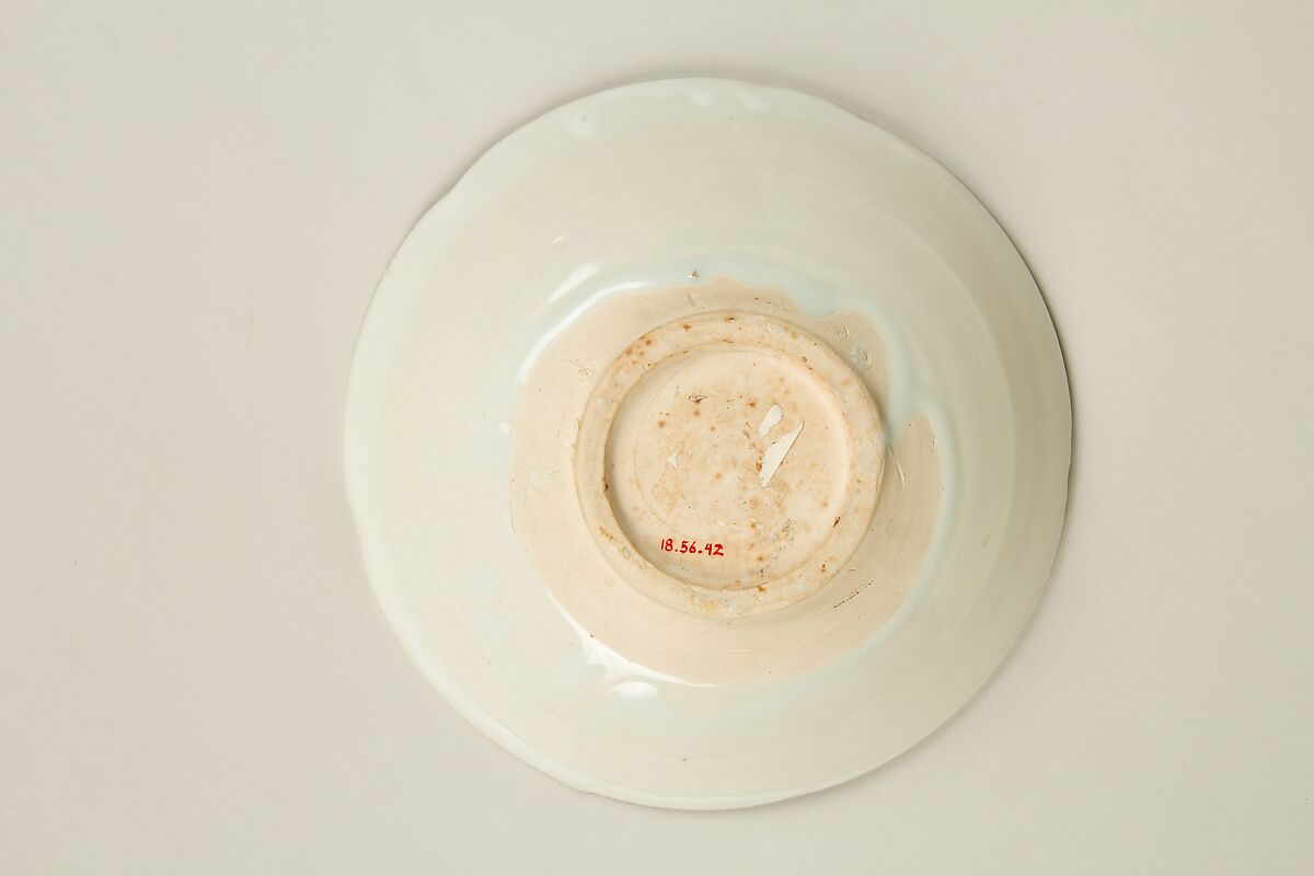 Bowl with petal-shaped rim, Stoneware with clear glaze, China