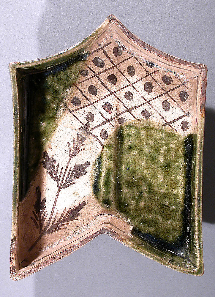Dish in the Shape of an Arrow's Fletching, Stoneware with underglaze iron brown and copper-green glaze (Mino ware, Oribe type), Japan 