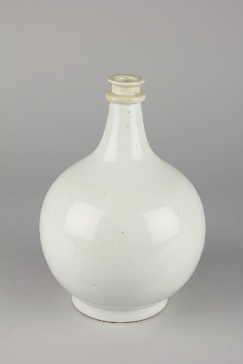 Apothecary Bottle with Initial "M" in Laurel Wreath, Porcelain painted with cobalt blue under transparent glaze (Hizen ware), Japan