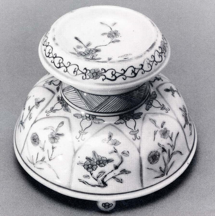 Saltcellar, Polychrome with overglaze enamels and gold ( Arita ware, Kakiemon type), Japan 