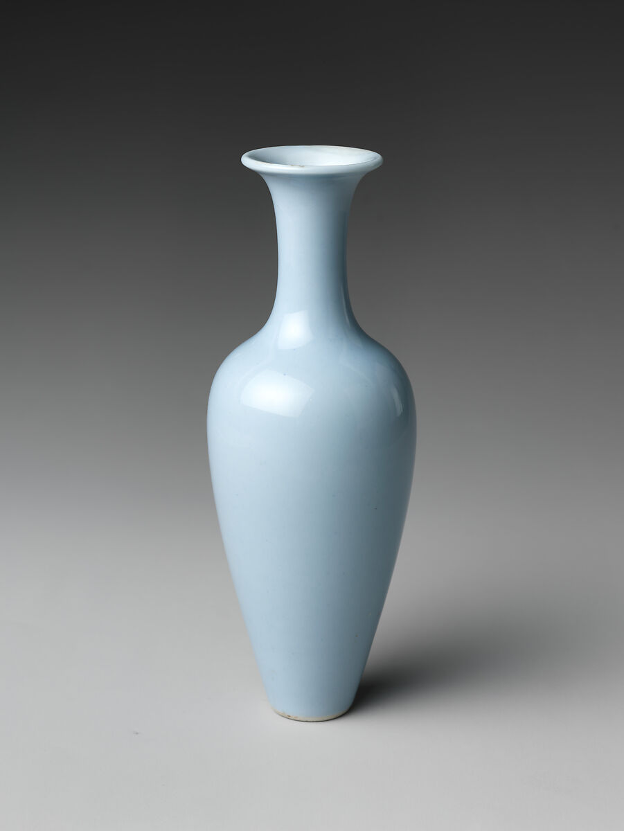 Vase, Porcelain with moonlight glaze (Jingdezhen ware), China 