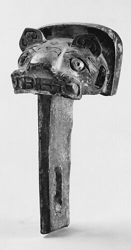 Chariot linchpin with a tiger head