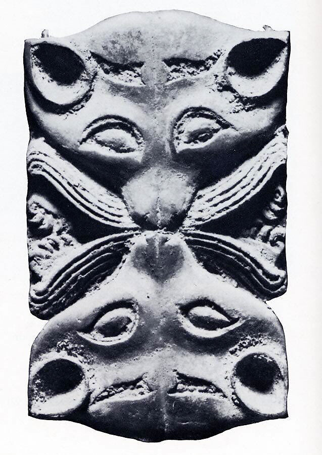 Plaque with Confronted Animal Heads, Bronze, North China 