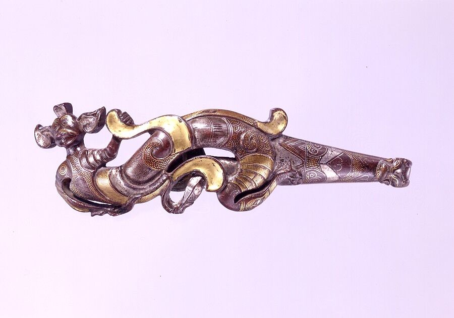 Belt hook in the shape of a mythical creature, Bronze inlaid with gold and silver, China