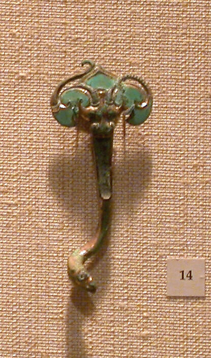 Belt hook, Gilt bronze inlaid with turquoise, China 