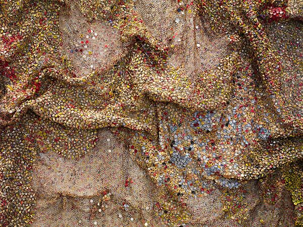 Dusasa II, El Anatsui (Ghanaian, born Anyako, 1944), Found aluminum, copper wire, and plastic disks