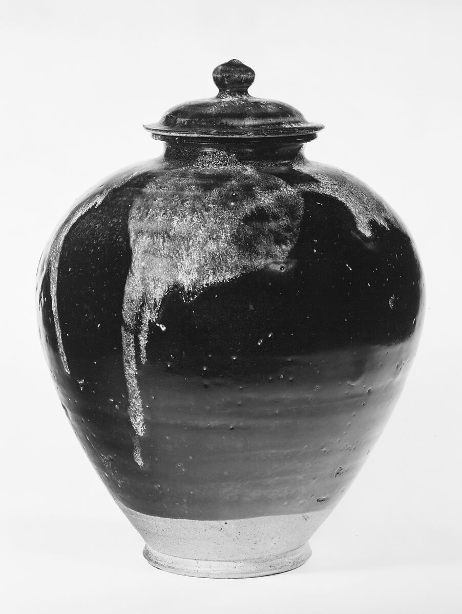 Covered jar, Earthenware with dappled black glaze, China 