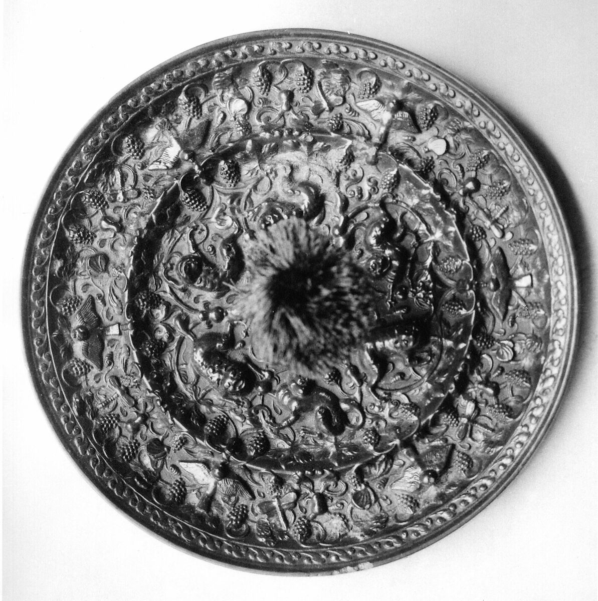 Mirror with birds and beasts amid grape vines, Bronze, China 