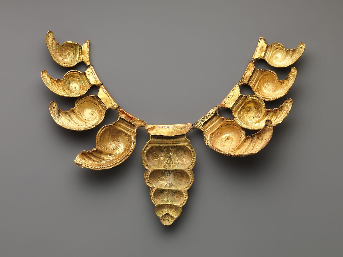 Necklace Comprising Nine Leaf-Shaped Pendants, Gold, Indonesia (Java)