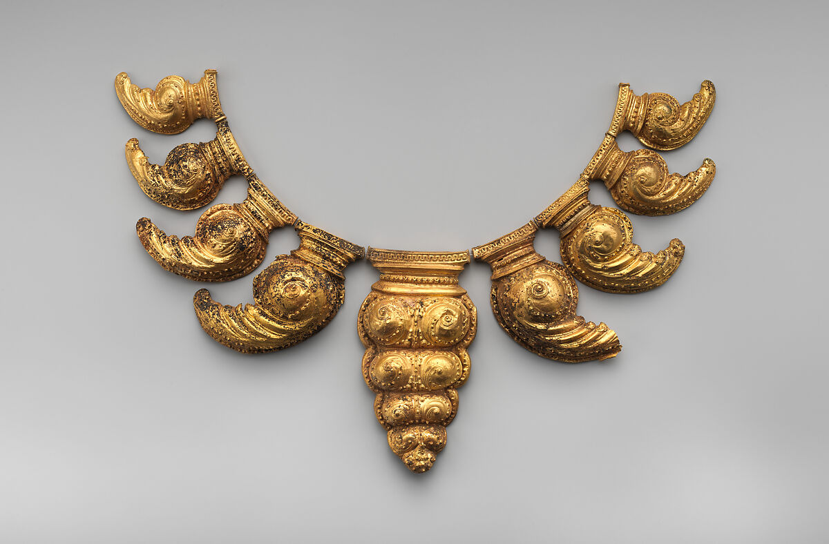 Necklace Comprising Nine Leaf-Shaped Pendants, Gold, Indonesia (Java) 