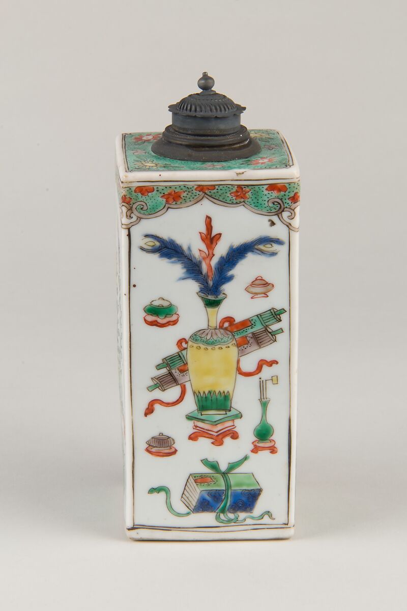 Square vase with archaisitic vessels and flowers, Porcelain painted in overglaze polychrome enamels (Jingdezhen ware), China