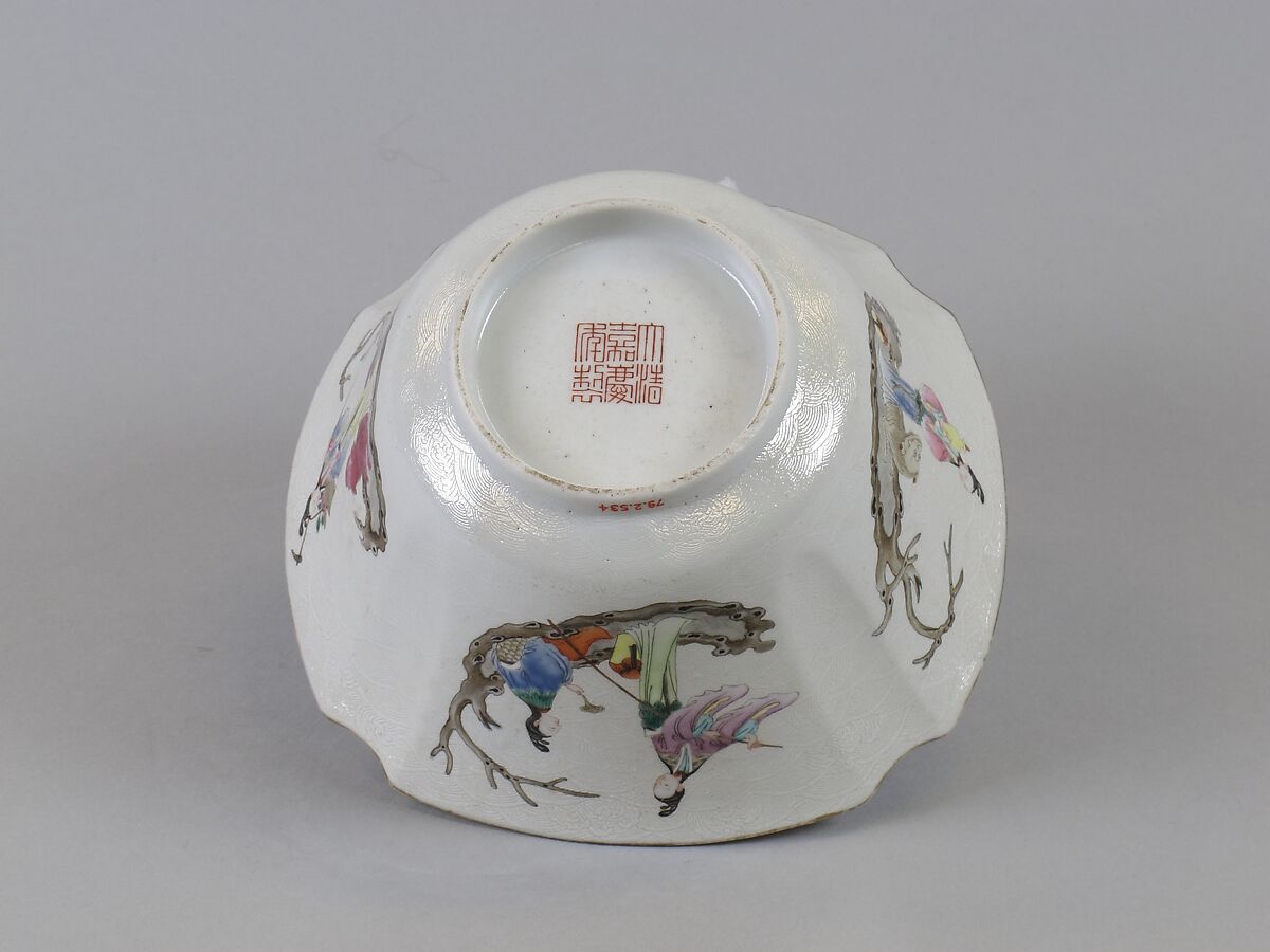 Bowl, Porcelain painted in overglaze enamels, with engraved decoration, China