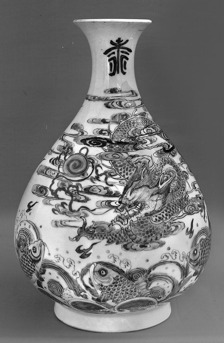 Vase, Porcelain painted in overglaze polychrome enamels, China 