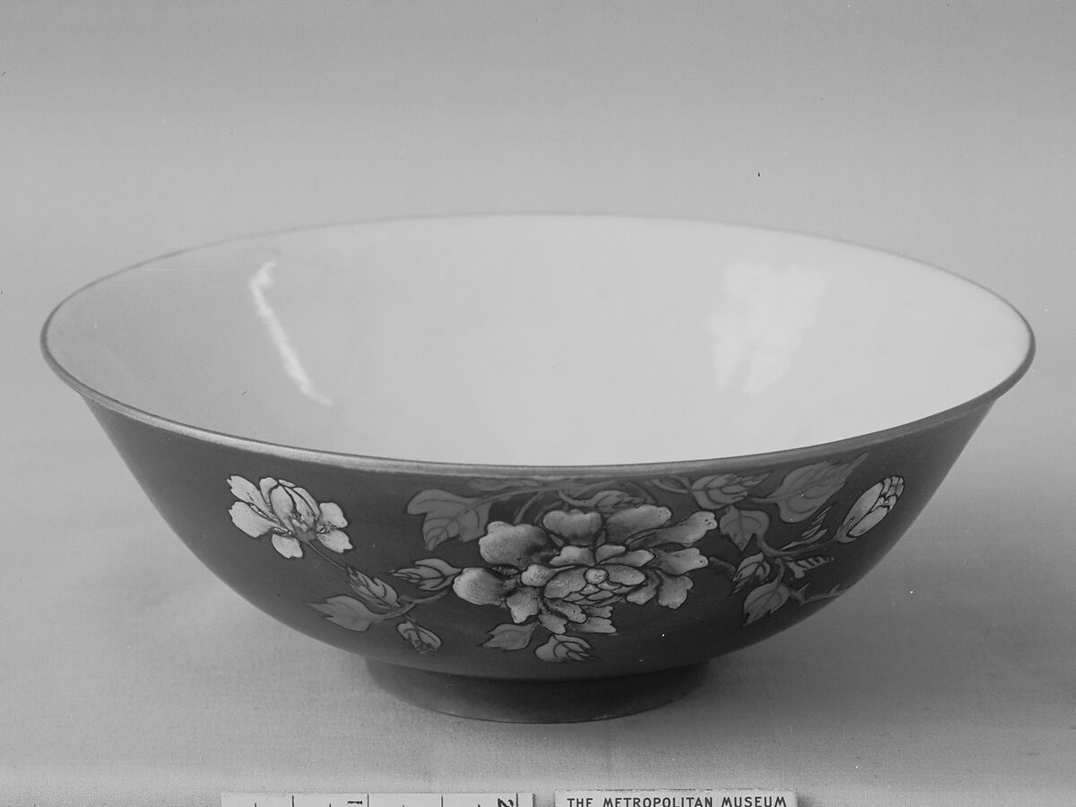 Bowl, Porcelain painted in overglaze polychrome enamels aqainst an iron-red glaze, China 