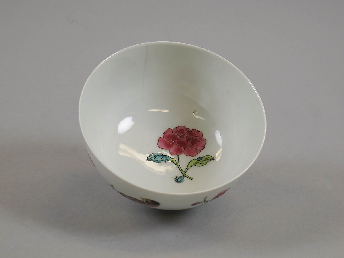 Bowl with birds and flowers, Porcelain painted in overglaze polychrome enamels (Jingdezhen ware), China