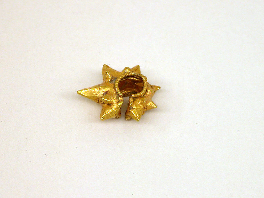 Pair of Ear Clips in the Shape of a Starfruit, Gold, Indonesia (Java)