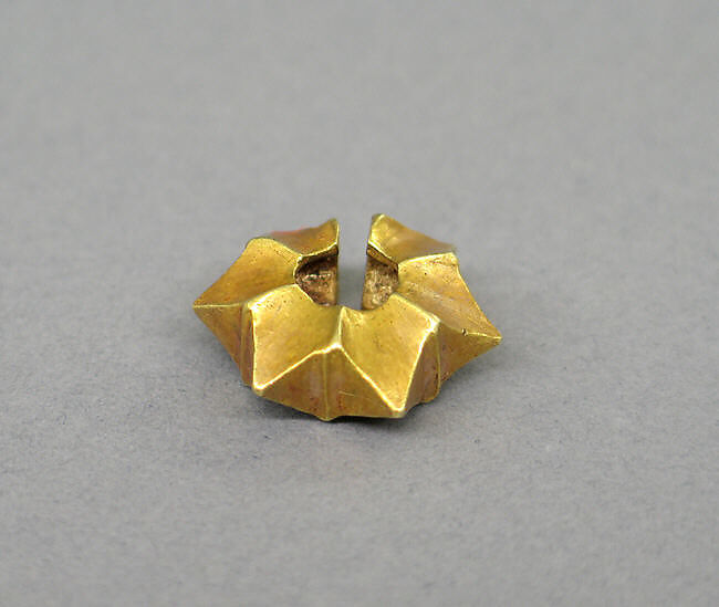 Ear Clip in the Shape of a Starfruit, Gold, Indonesia (Java) 