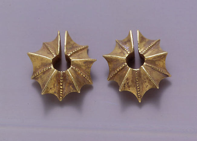 Pair of Ear Clips in the Shape of a Starfruit, Gold, Indonesia (Java) 