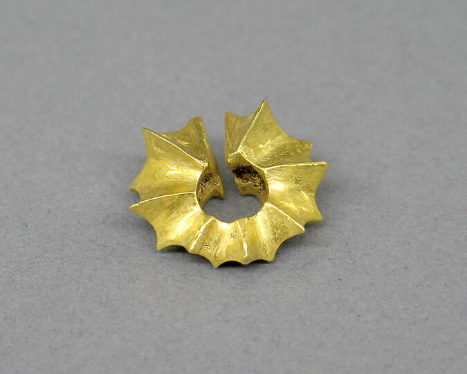 Ear Clip in the Shape of a Starfruit, Gold, Indonesia (Java) 