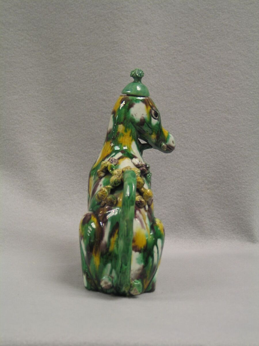 Vessel in the form of a Deer, Porcelain with colored glazes in the "egg-and-spinach" pattern, China