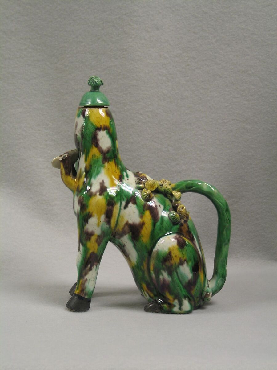 Vessel in the form of a Deer, Porcelain with colored glazes in the "egg-and-spinach" pattern, China