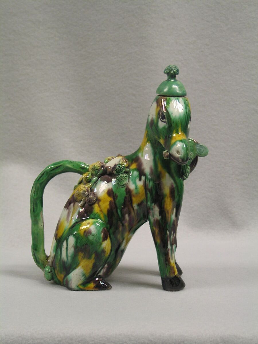 Vessel in the form of a Deer, Porcelain with colored glazes in the "egg-and-spinach" pattern, China 