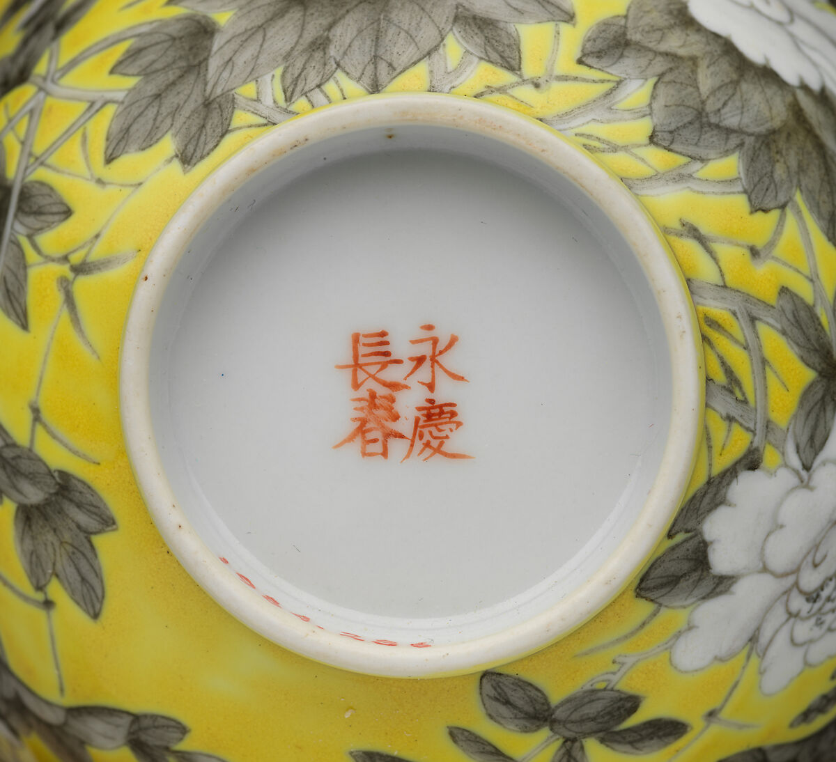 Bowl, Porcelain painted in overglaze enamels and gilt, China