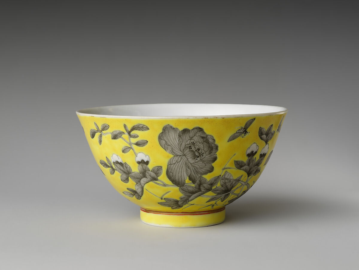 Bowl, Porcelain painted in overglaze enamels and gilt, China