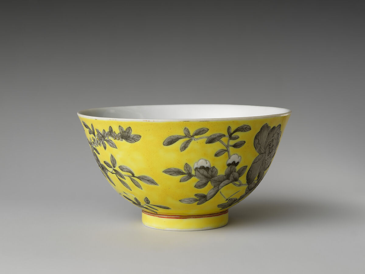 Bowl, Porcelain painted in overglaze enamels and gilt, China