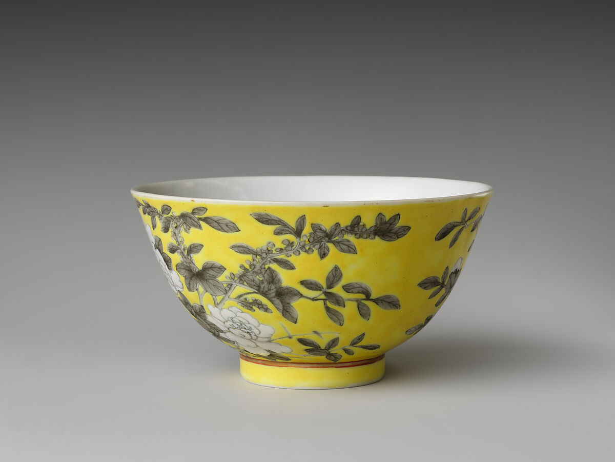 Bowl, Porcelain painted in overglaze enamels and gilt, China