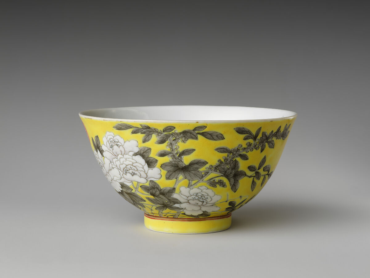 Bowl, Porcelain painted in overglaze enamels and gilt, China