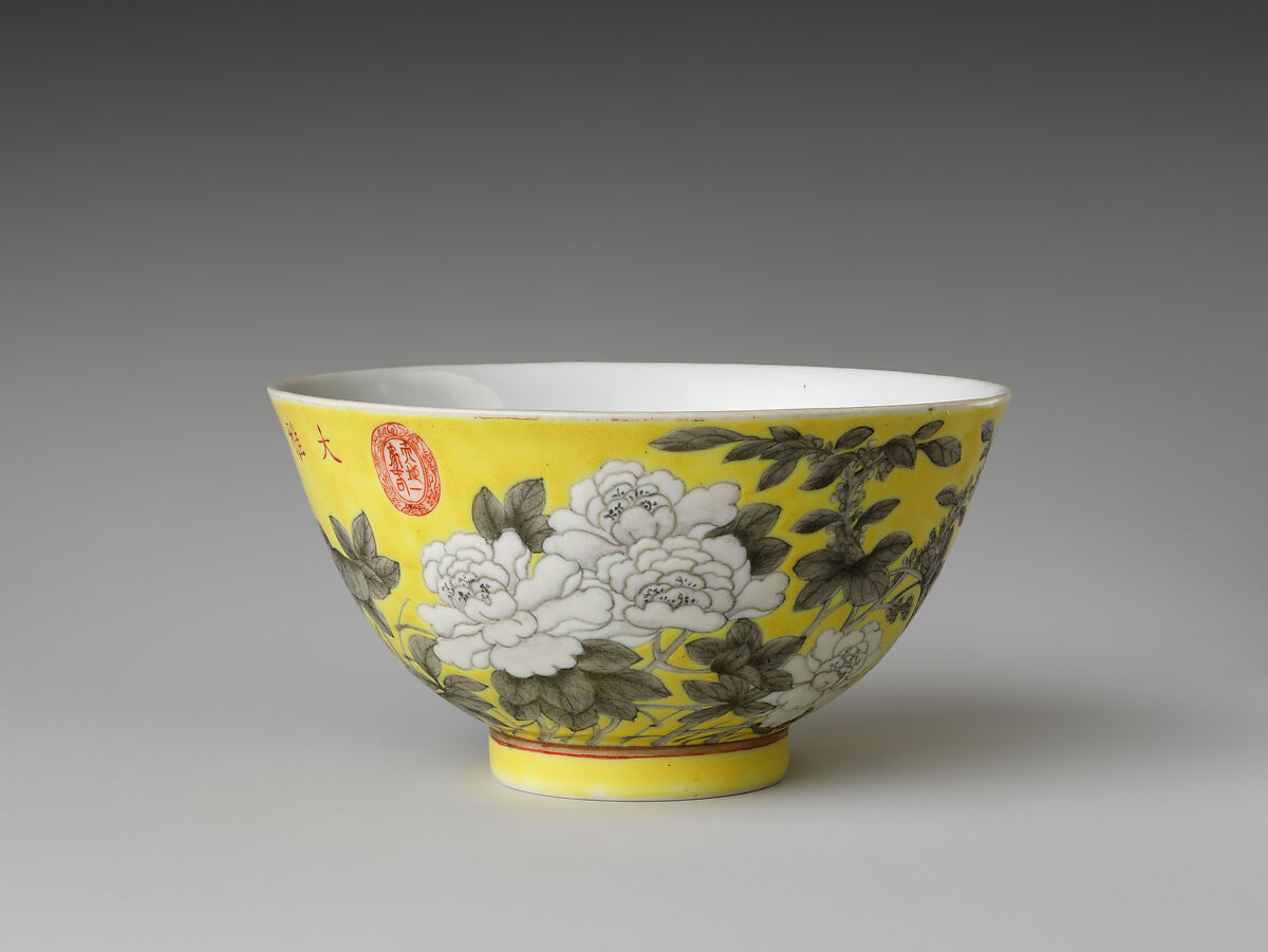 Bowl, Porcelain painted in overglaze enamels and gilt, China