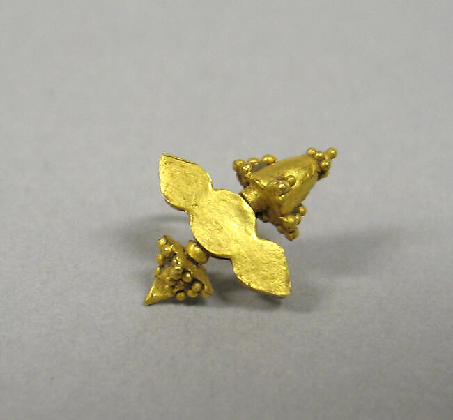 Pair of Ear Clips with Leaf-Shaped Bezel, Gold, Indonesia (Java) 
