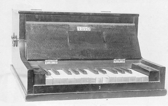 Keyboard Glockenspiel, Wood, various materials, probably British 