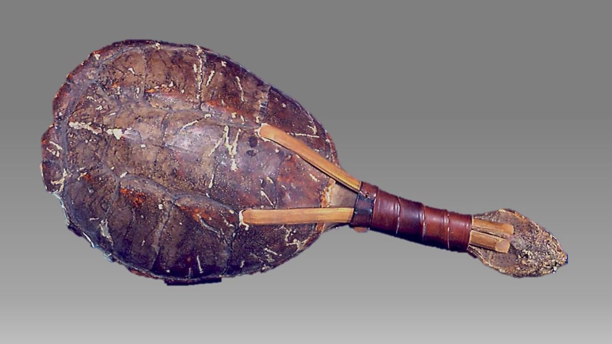 Kanyáhte’ ká’nowa’ (Snapping turtle rattle) or Kastáwēˀshæˀ  (Ga-Nó-Wa Gustáh), Shell, wood, cherry pits?, leather, Native American (Iroquois) 