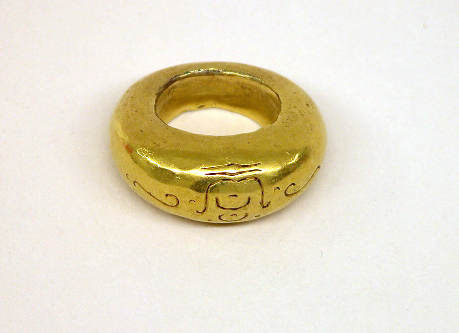 Circular Pendant Inscribed with "Sri", Gold, Indonesia (Java) 