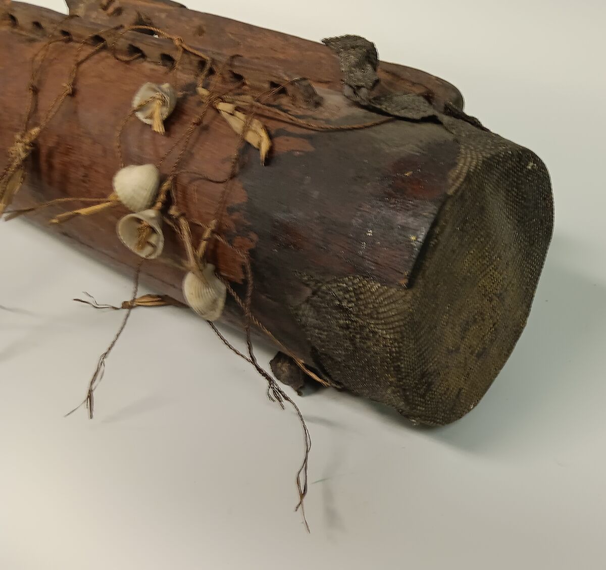 Kundu (drum), Wood, skin, fiber, seaweed and shells, Melanesian (Papua New Guinean)