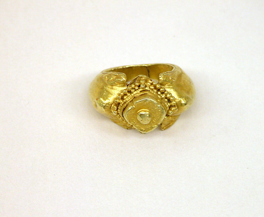 Ring with Almond-Shaped Bezel and Granulate Designs, Gold, Indonesia (Java) 