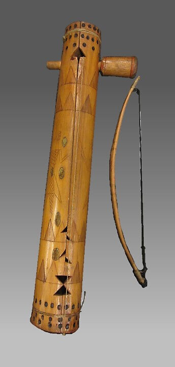 Tsii' Edo' Ai, Geronimo (Goyaalé) (American Indian (Apache), 1829–1909), Wood, metal, gut, polychrome, Native American (Apache, Chiricahua ) 