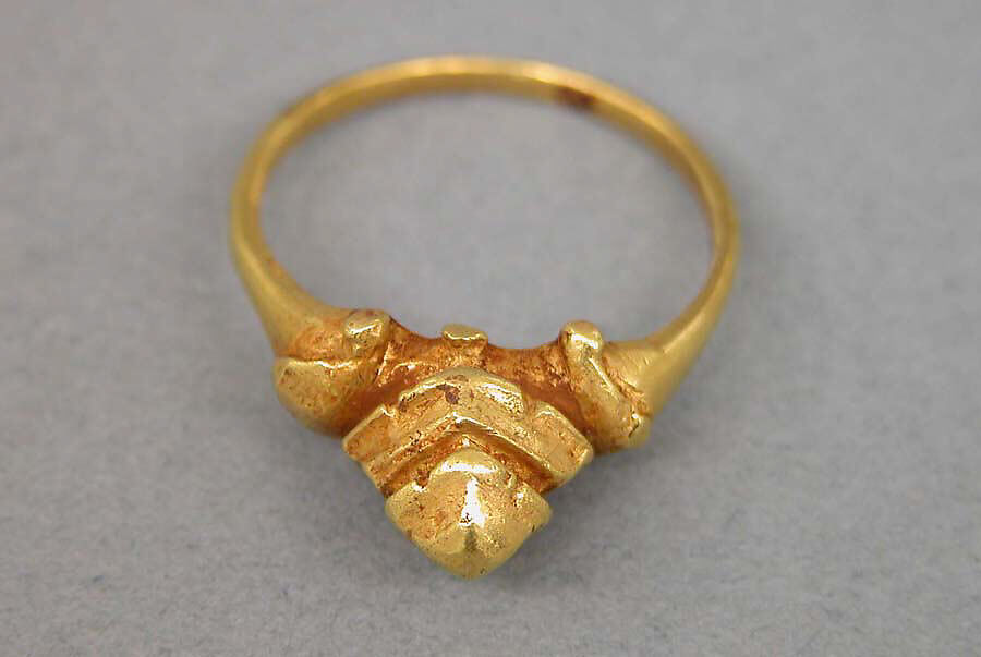 Ring with Bezel Composed of Tiered Lozenge Motif, Gold, Indonesia (Java) 