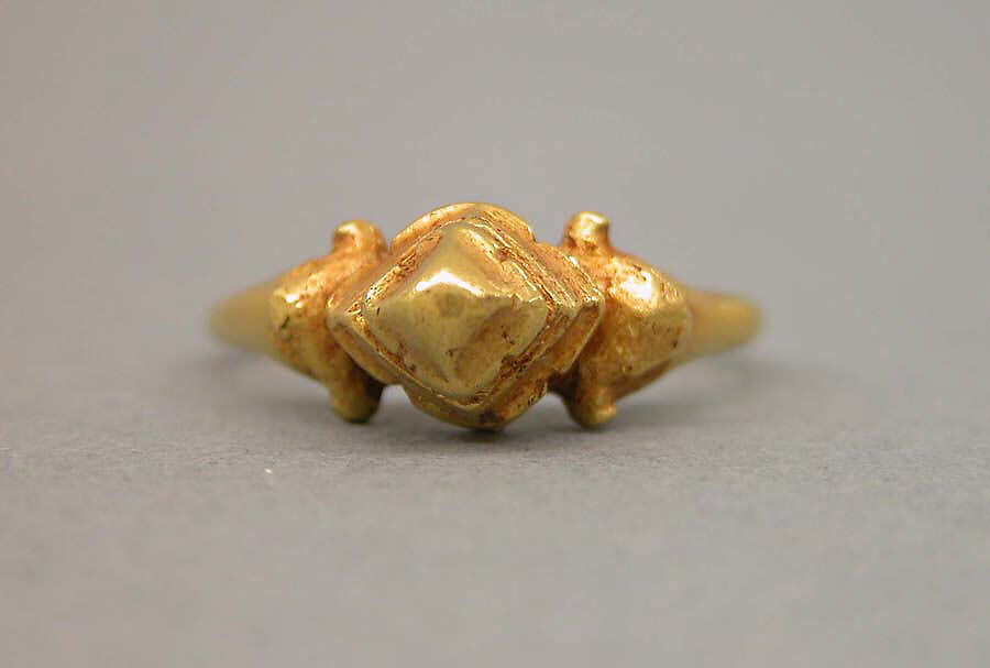 Ring with Bezel Composed of Tiered Lozenge Motif, Gold, Indonesia (Java)