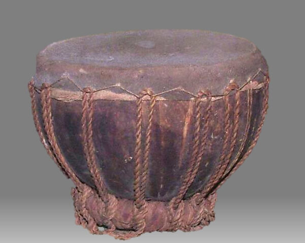 Puniu (knee drum)