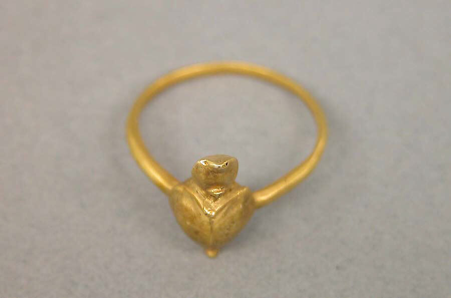 Ring with Bezel Composed of Tortoise Motif, Gold, Indonesia (Java) 