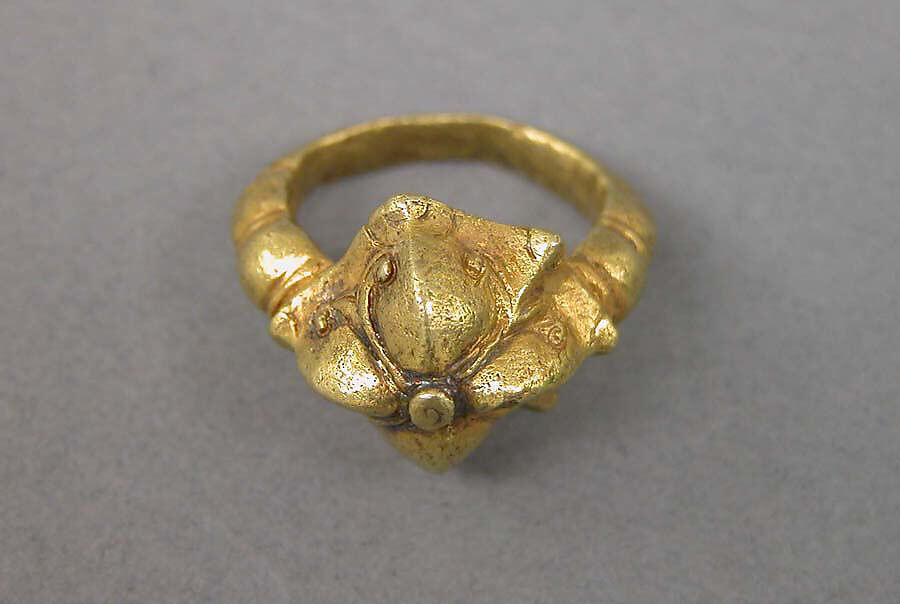 Ring with Domed Bezel of Foliate Shape, Gold, Indonesia (Java) 