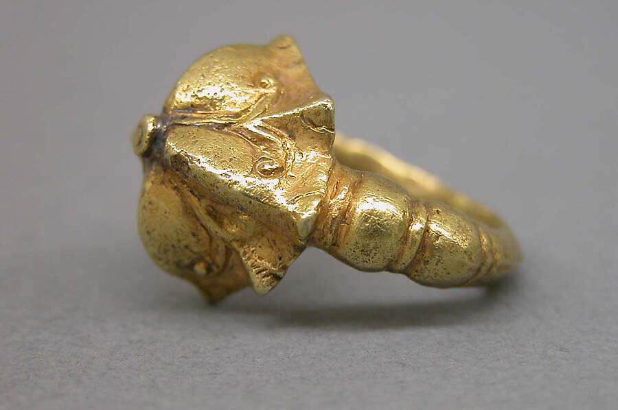 Ring with Domed Bezel of Foliate Shape, Gold, Indonesia (Java)