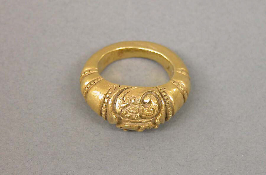 Ring with Foliate Scroll Pattern, Gold, Indonesia (Java) 