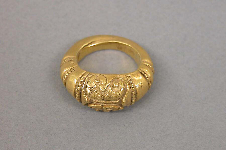 Ring with Foliate Scroll Pattern, Gold, Indonesia (Java)