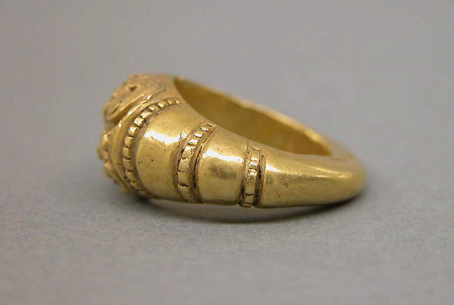 Ring with Foliate Scroll Pattern, Gold, Indonesia (Java)