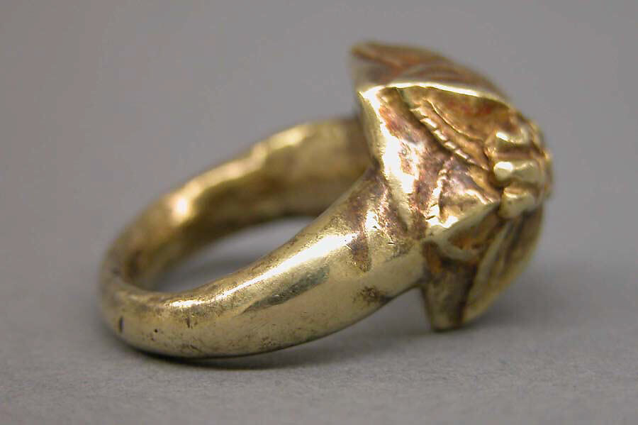 Ring with Lotus Motif on Bezel, Gold, Indonesia (Java)
